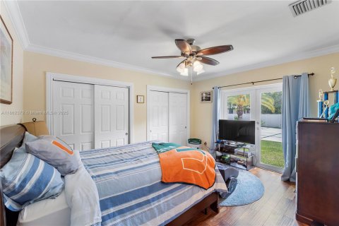 House in Palmetto Bay, Florida 5 bedrooms, 332.78 sq.m. № 2031387 - photo 24