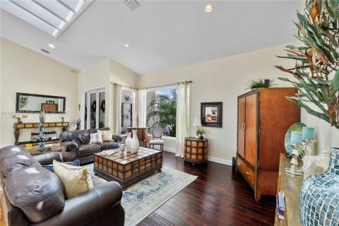 House in Palmetto Bay, Florida 5 bedrooms, 332.78 sq.m. № 2031387 - photo 9