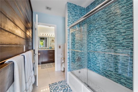 House in Palmetto Bay, Florida 5 bedrooms, 332.78 sq.m. № 2031387 - photo 23