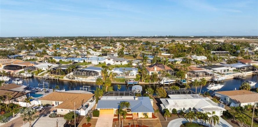 Casa en Bradenton, Florida 2 dormitorios, 156.08 m2 № 1521058