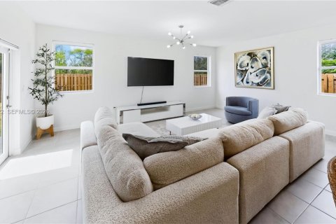 Villa ou maison à vendre à Homestead, Floride: 4 chambres, 274.34 m2 № 2275055 - photo 9