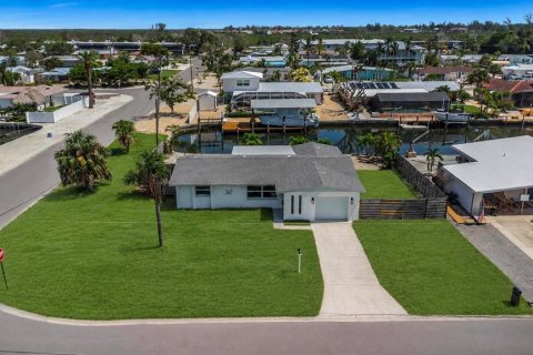 House in Bradenton, Florida 3 bedrooms, 135.27 sq.m. № 2226456