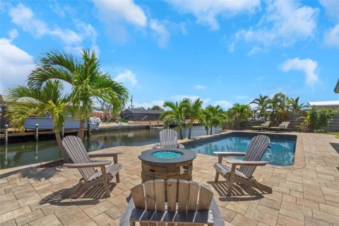 House in Bradenton, Florida 3 bedrooms, 135.27 sq.m. № 2226456 - photo 2