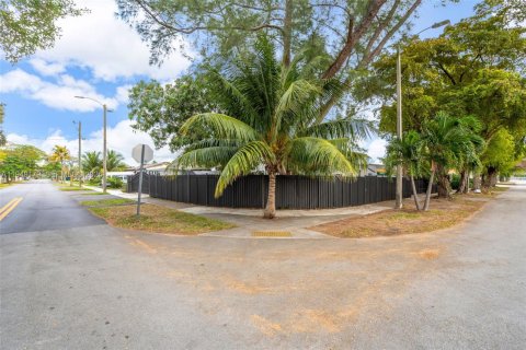 Купить виллу или дом в Майами, Флорида 4 спальни, 185.62м2, № 2005502 - фото 9