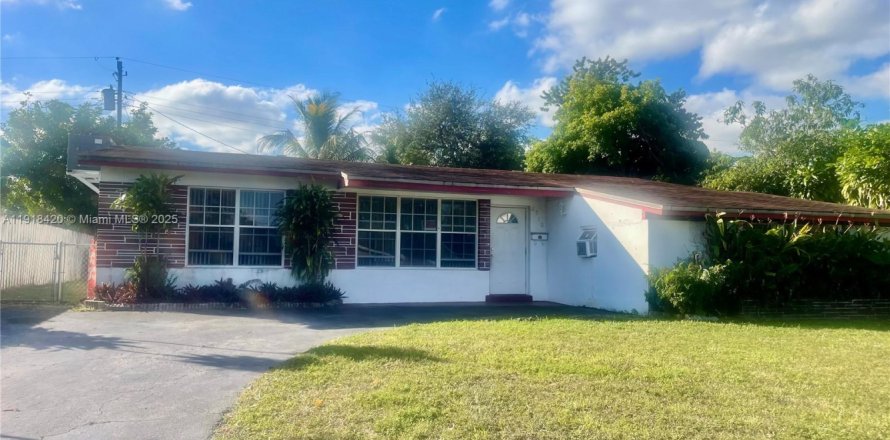 Casa en Hollywood, Florida 3 dormitorios, 160.35 m2 № 1973200