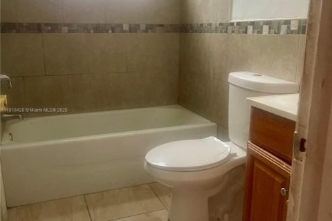 Casa en venta en Hollywood, Florida, 3 dormitorios, 160.35 m2 № 1973200 - foto 7