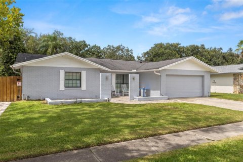 Villa ou maison à vendre à Tampa, Floride: 4 chambres, 176.42 m2 № 1910219 - photo 2