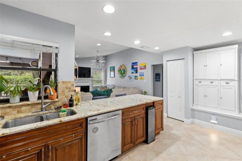 Villa ou maison à vendre à Tampa, Floride: 4 chambres, 176.42 m2 № 1910219 - photo 17