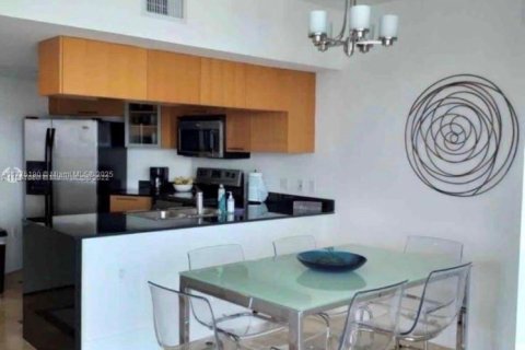 Copropriété à louer à Miami, Floride: 2 chambres, 97.36 m2 № 1985591 - photo 3