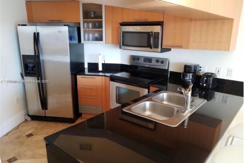 Copropriété à louer à Miami, Floride: 2 chambres, 97.36 m2 № 1985591 - photo 2