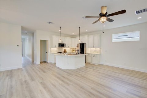 House in Mount Dora, Florida 4 bedrooms, 190.64 sq.m. № 2107956 - photo 21