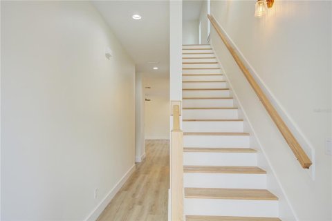 House in Mount Dora, Florida 4 bedrooms, 190.64 sq.m. № 2107956 - photo 5