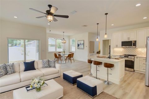 House in Mount Dora, Florida 4 bedrooms, 190.64 sq.m. № 2107956 - photo 7