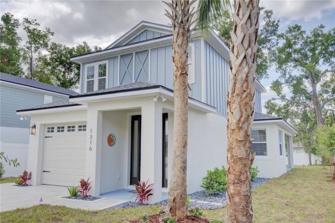 House in Mount Dora, Florida 4 bedrooms, 190.64 sq.m. № 2107956 - photo 3
