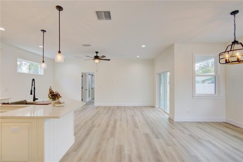 House in Mount Dora, Florida 4 bedrooms, 190.64 sq.m. № 2107956 - photo 22