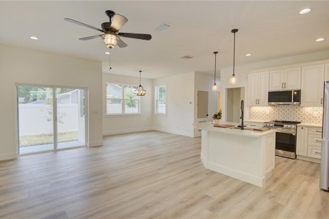 House in Mount Dora, Florida 4 bedrooms, 190.64 sq.m. № 2107956 - photo 6
