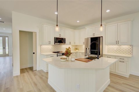House in Mount Dora, Florida 4 bedrooms, 190.64 sq.m. № 2107956 - photo 9