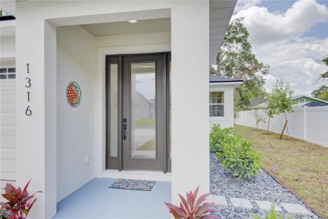 House in Mount Dora, Florida 4 bedrooms, 190.64 sq.m. № 2107956 - photo 4