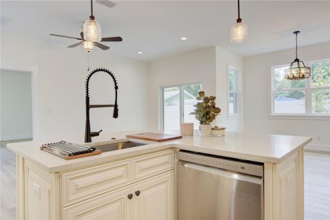 House in Mount Dora, Florida 4 bedrooms, 190.64 sq.m. № 2107956 - photo 17