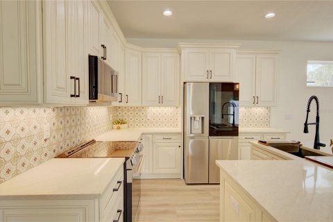 House in Mount Dora, Florida 4 bedrooms, 190.64 sq.m. № 2107956 - photo 12