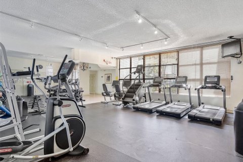 Condo in Hallandale Beach, Florida, 1 bedroom  № 1833860 - photo 21