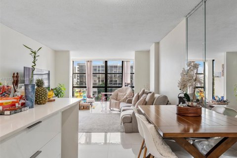 Condo in Hallandale Beach, Florida, 1 bedroom  № 1833860 - photo 6