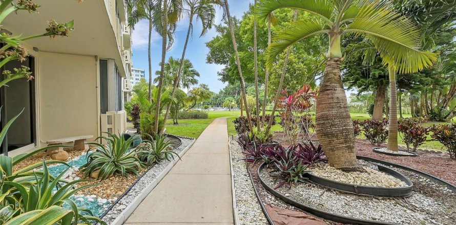Condominio en Hollywood, Florida, 2 dormitorios № 964002