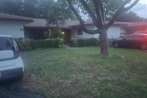 Villa ou maison à Coral Springs, Floride 4 chambres, 167.22 m2 № 2439388
