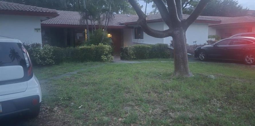 Villa ou maison à Coral Springs, Floride 4 chambres, 167.22 m2 № 2439388