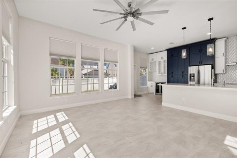 House in Kissimmee, Florida 4 bedrooms, 179.77 sq.m. № 1792078 - photo 12