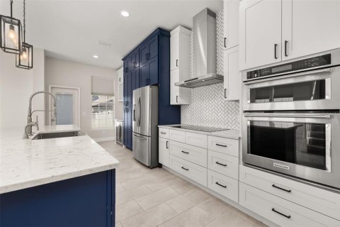 House in Kissimmee, Florida 4 bedrooms, 179.77 sq.m. № 1792078 - photo 5