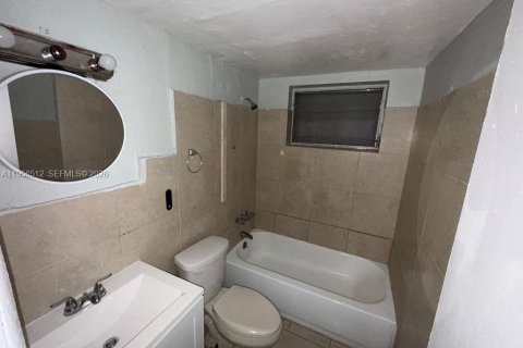 Casa en alquiler en Miami, Florida, 2 dormitorios, 568.19 m2 № 2010409 - foto 8
