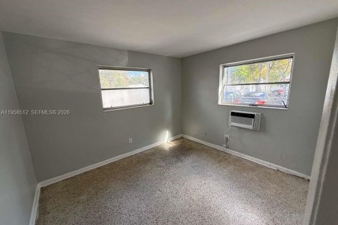 Casa en alquiler en Miami, Florida, 2 dormitorios, 568.19 m2 № 2010409 - foto 6