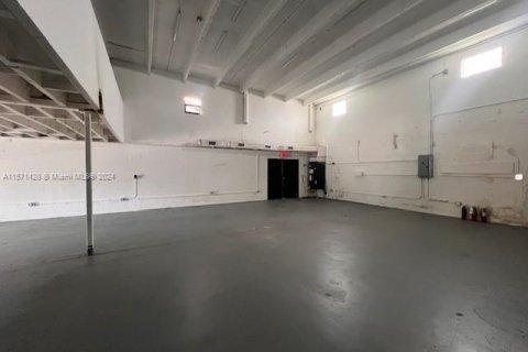 Commercial property in Miami, Florida № 1763337 - photo 14