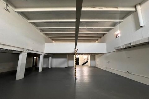 Commercial property in Miami, Florida № 1763337 - photo 16