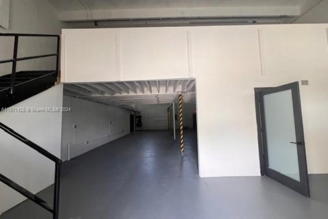 Commercial property in Miami, Florida № 1763337 - photo 13