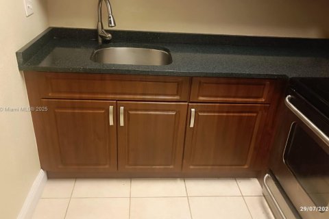 Condominio en alquiler en Oakland Park, Florida, 1 dormitorio, 73.02 m2 № 1944644 - foto 7