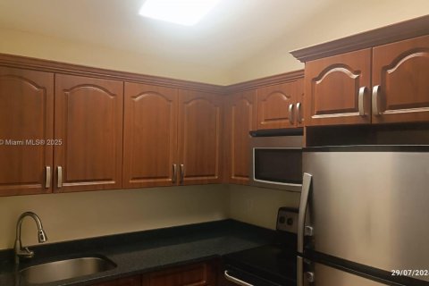 Condominio en alquiler en Oakland Park, Florida, 1 dormitorio, 73.02 m2 № 1944644 - foto 2