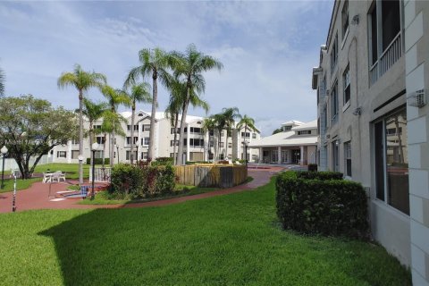 Condominio en alquiler en Oakland Park, Florida, 1 dormitorio, 73.02 m2 № 1944644 - foto 1
