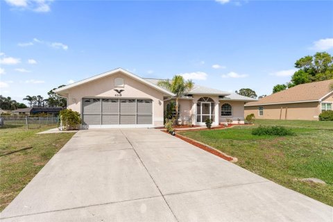 House in North Port, Florida 3 bedrooms, 148.55 sq.m. № 1719678 - photo 1