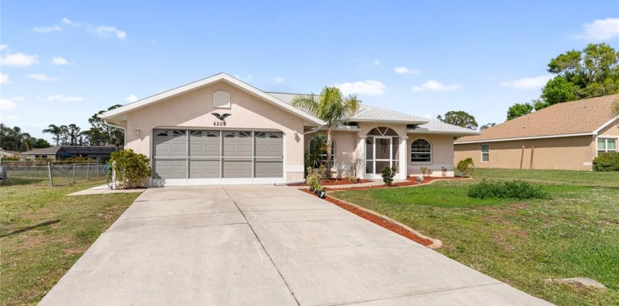 House in North Port, Florida 3 bedrooms, 148.55 sq.m. № 1719678