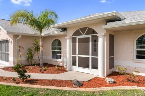 House in North Port, Florida 3 bedrooms, 148.55 sq.m. № 1719678 - photo 2