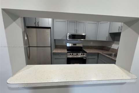 Appartement à louer à Miami, Floride: 2 chambres, 69.68 m2 № 1895700 - photo 7