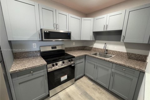 Appartement à louer à Miami, Floride: 2 chambres, 69.68 m2 № 1895700 - photo 10
