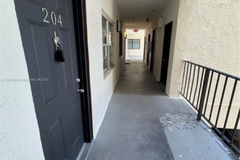 Appartement à louer à Miami, Floride: 2 chambres, 69.68 m2 № 1895700 - photo 2