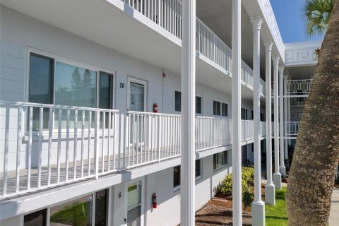 Copropriété à louer à Clearwater, Floride: 2 chambres, 130.06 m2 № 2111513 - photo 2