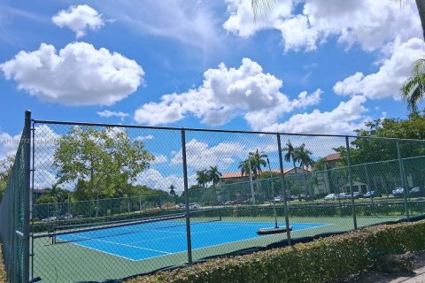 Condo in Pembroke Pines, Florida, 2 bedrooms  № 2025204 - photo 16