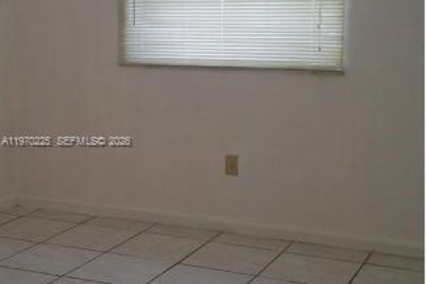 Condo in Miami, Florida, 1 bedroom № 2030941 - photo 8