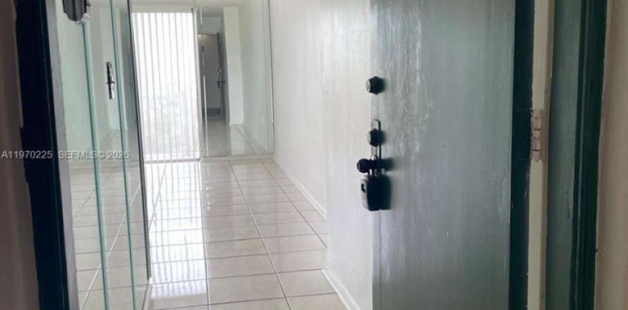 Condo in Miami, Florida, 1 bedroom № 2030941