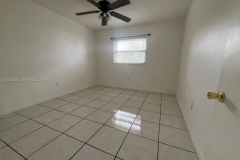 Condo in Miami, Florida, 1 bedroom № 2030941 - photo 9